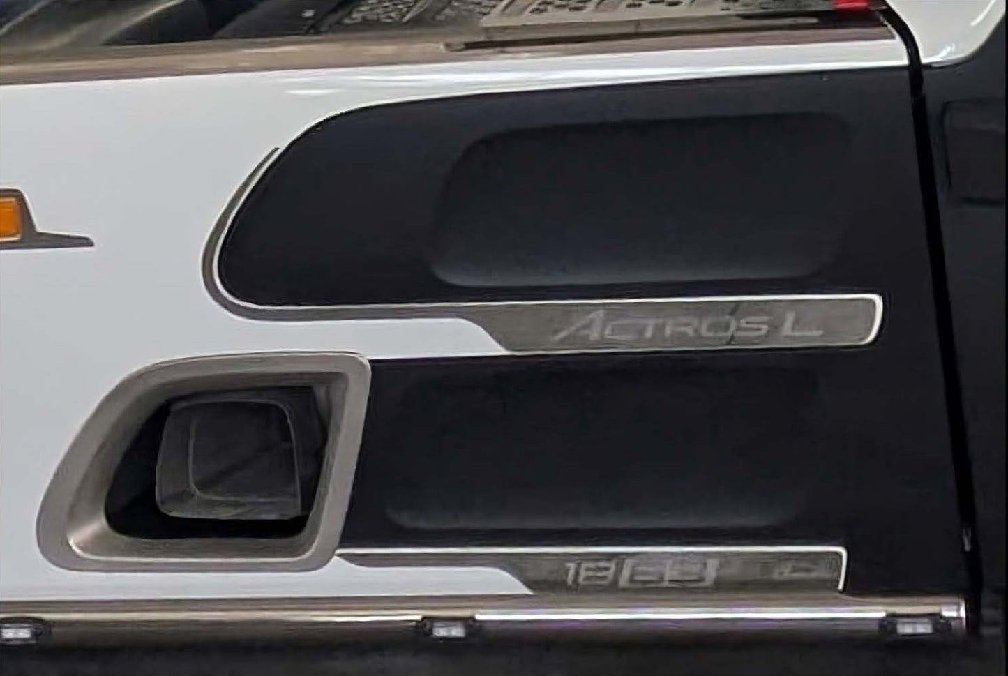 ACCIAIO SOTTO CARENE MERCEDES PRO CABIN