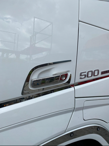 COPPIA RIVESTIM. MANIGLIA VOLVO FH 2013 CON SCRITTA FH PZ.4