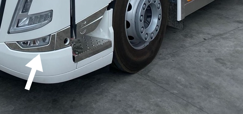 APPLICAZIONI INOX SU FENDINEBBIA FARO PZ.4 VOLVO