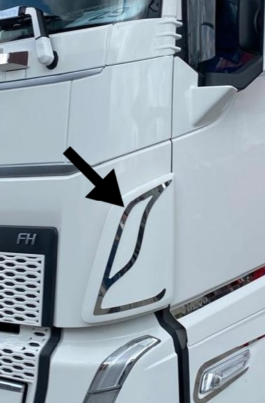 COPPIA RIVESTIM. INOX SU DEVIATORI ARIA VOLVO FH2013