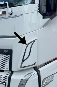 COPPIA RIVESTIM. INOX SU DEVIATORI ARIA VOLVO FH2013