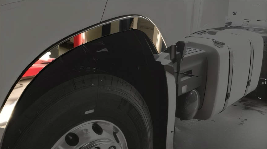 COPPIA RIVESTIM. PARAFANGO SOTTOPORTA VOLVO 2013