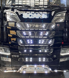 KIT INOX FRONTALE SCANIA S CILINDRI MOTORE C/PREDISP. LED SATINATA