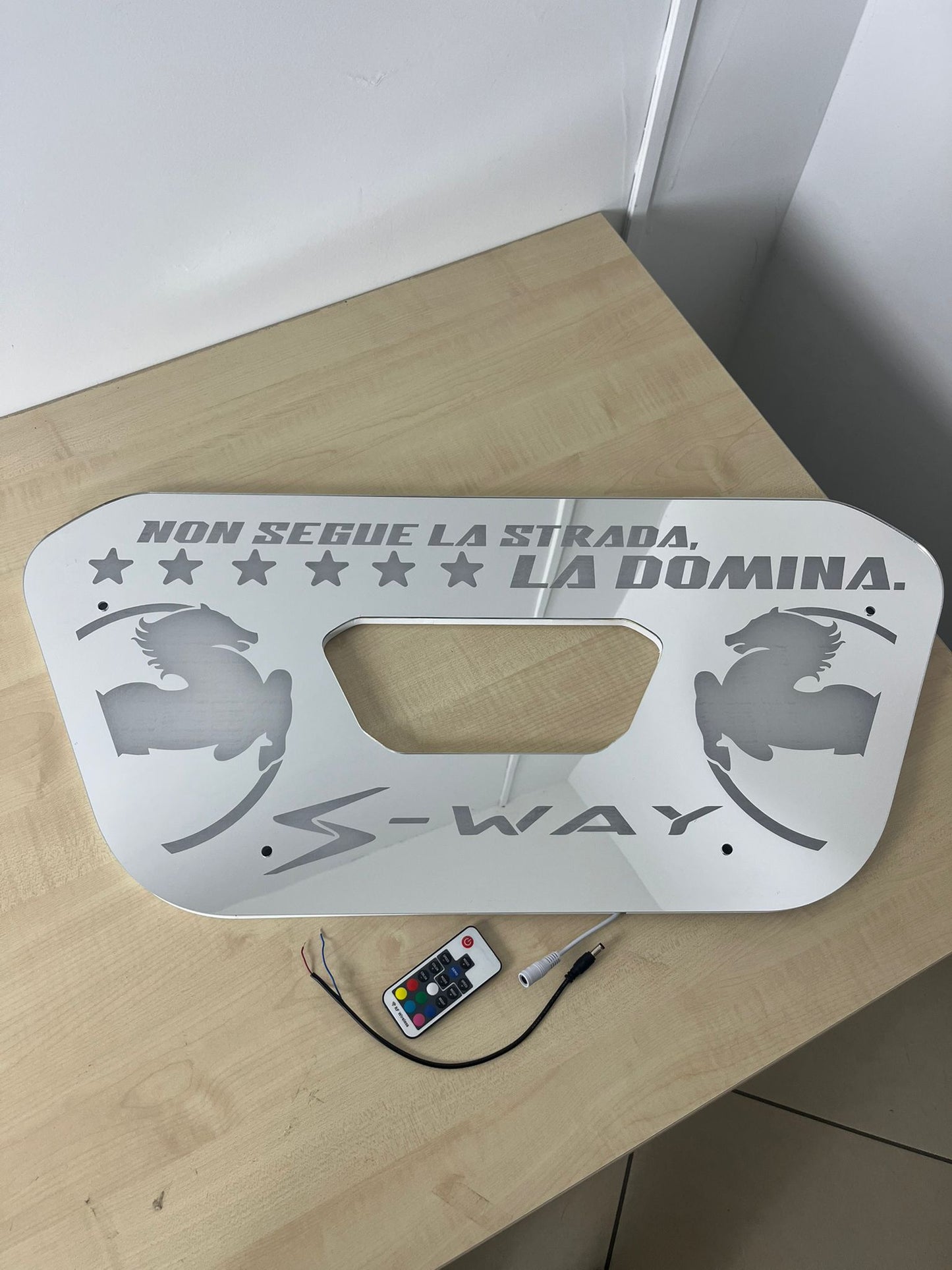 RETROBRANDA INCISIONE LASER SWAY MODELLO "NON SEGUE LA STRADA... LA DOMINA"